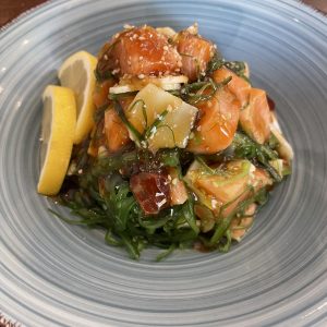 ENSALADA TARTAR DE SALMÓN
